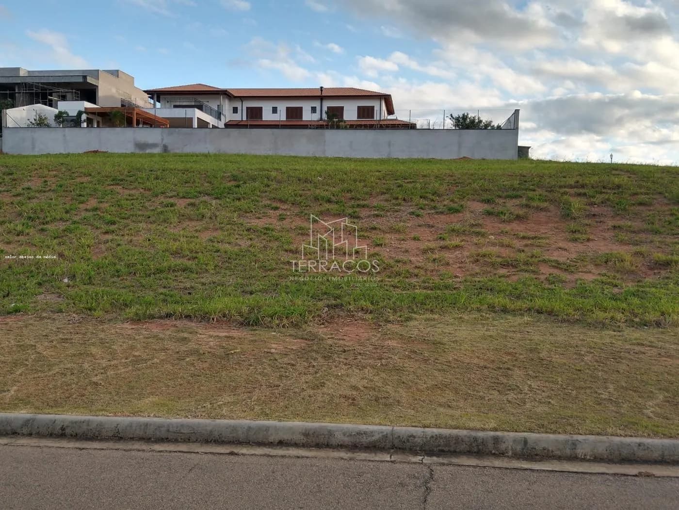 LOTE ALTO PADRÃO-COND. FAZENDA SERRA AZUL-800 M²- ITUPEVA/SP
