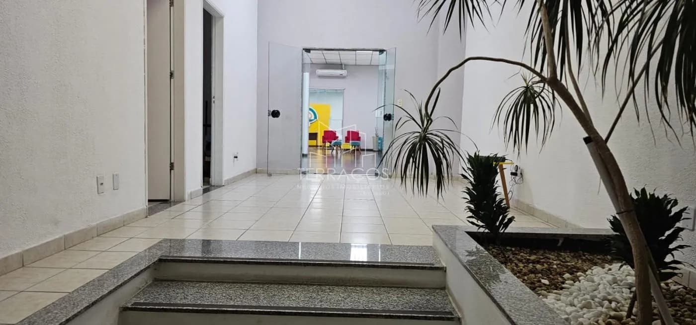 CASA COMERCIAL EM RUA DE BOA VISIBILIDADE-277 M²-LOCAÇÃO-JUNDIAÍ/SP